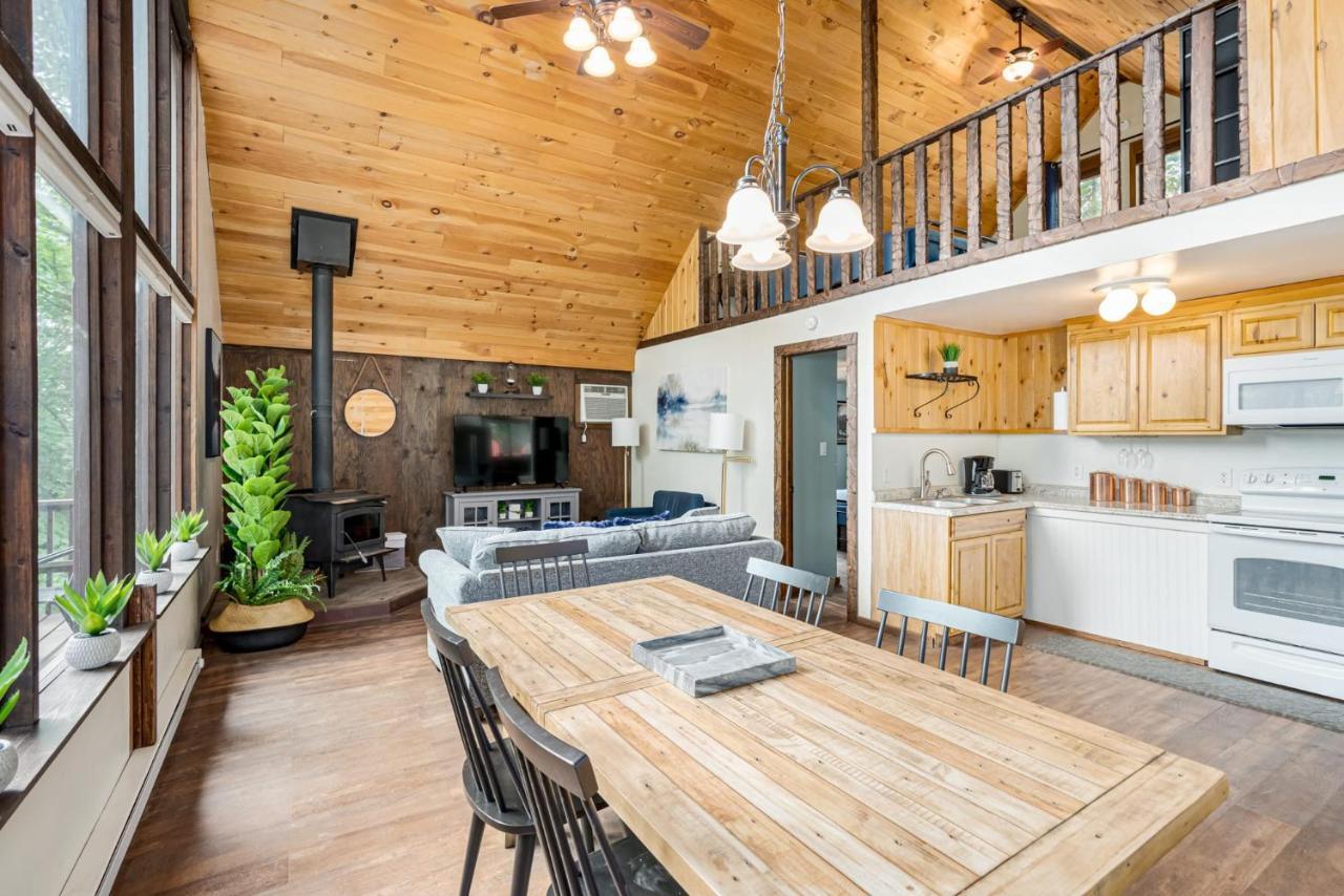 Quaint Loft Cabin W Hot Tub, Firepit, Deck & Grill Геджсвілл Екстер'єр фото