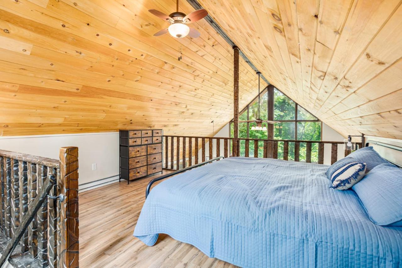 Quaint Loft Cabin W Hot Tub, Firepit, Deck & Grill Геджсвілл Екстер'єр фото
