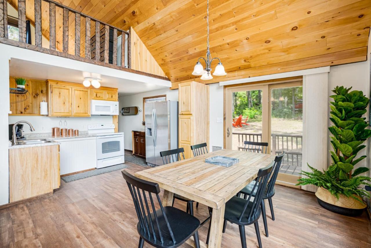 Quaint Loft Cabin W Hot Tub, Firepit, Deck & Grill Геджсвілл Екстер'єр фото