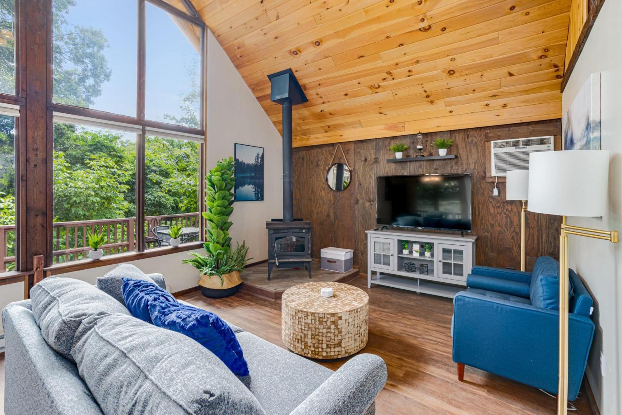 Quaint Loft Cabin W Hot Tub, Firepit, Deck & Grill Геджсвілл Екстер'єр фото