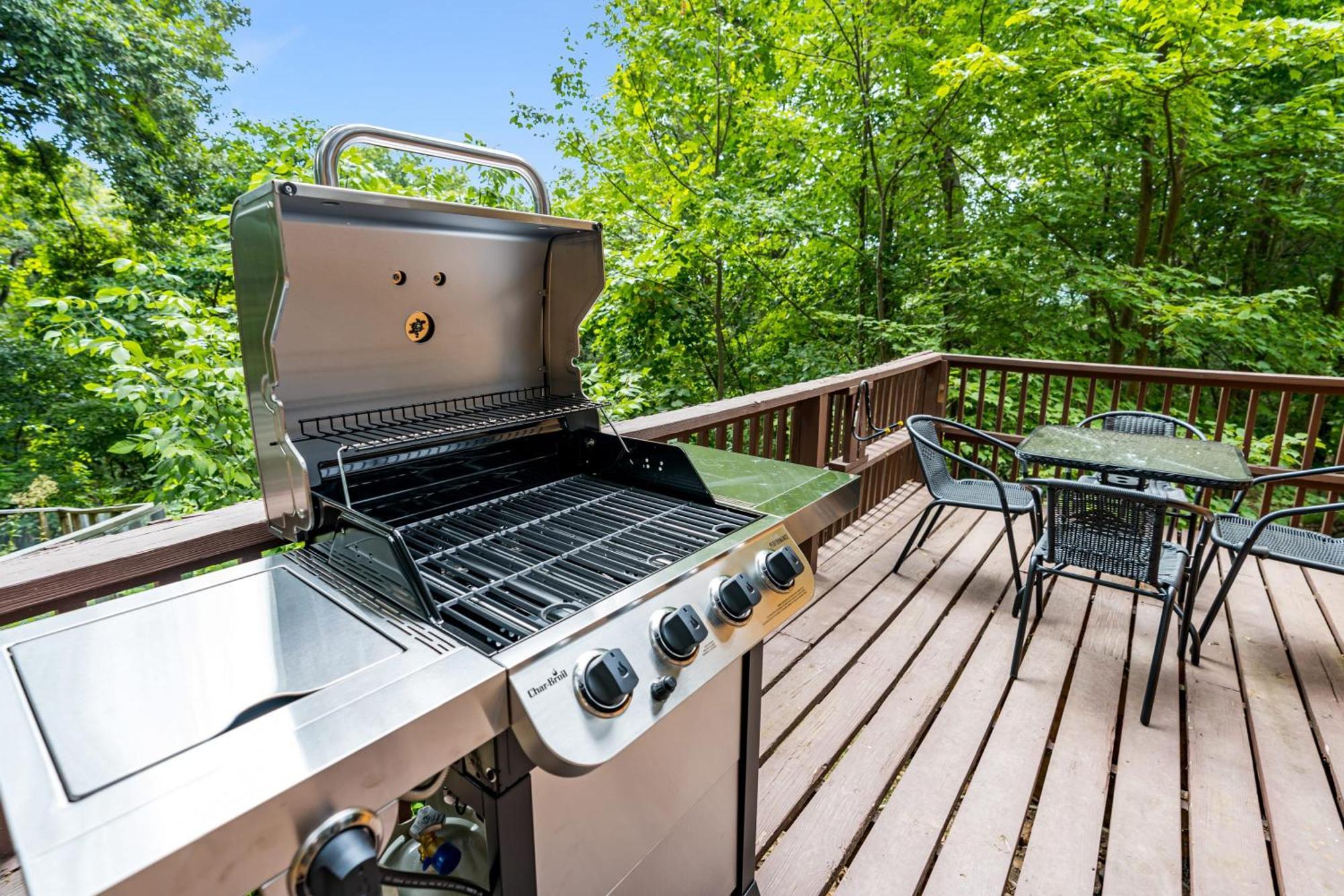 Quaint Loft Cabin W Hot Tub, Firepit, Deck & Grill Геджсвілл Екстер'єр фото