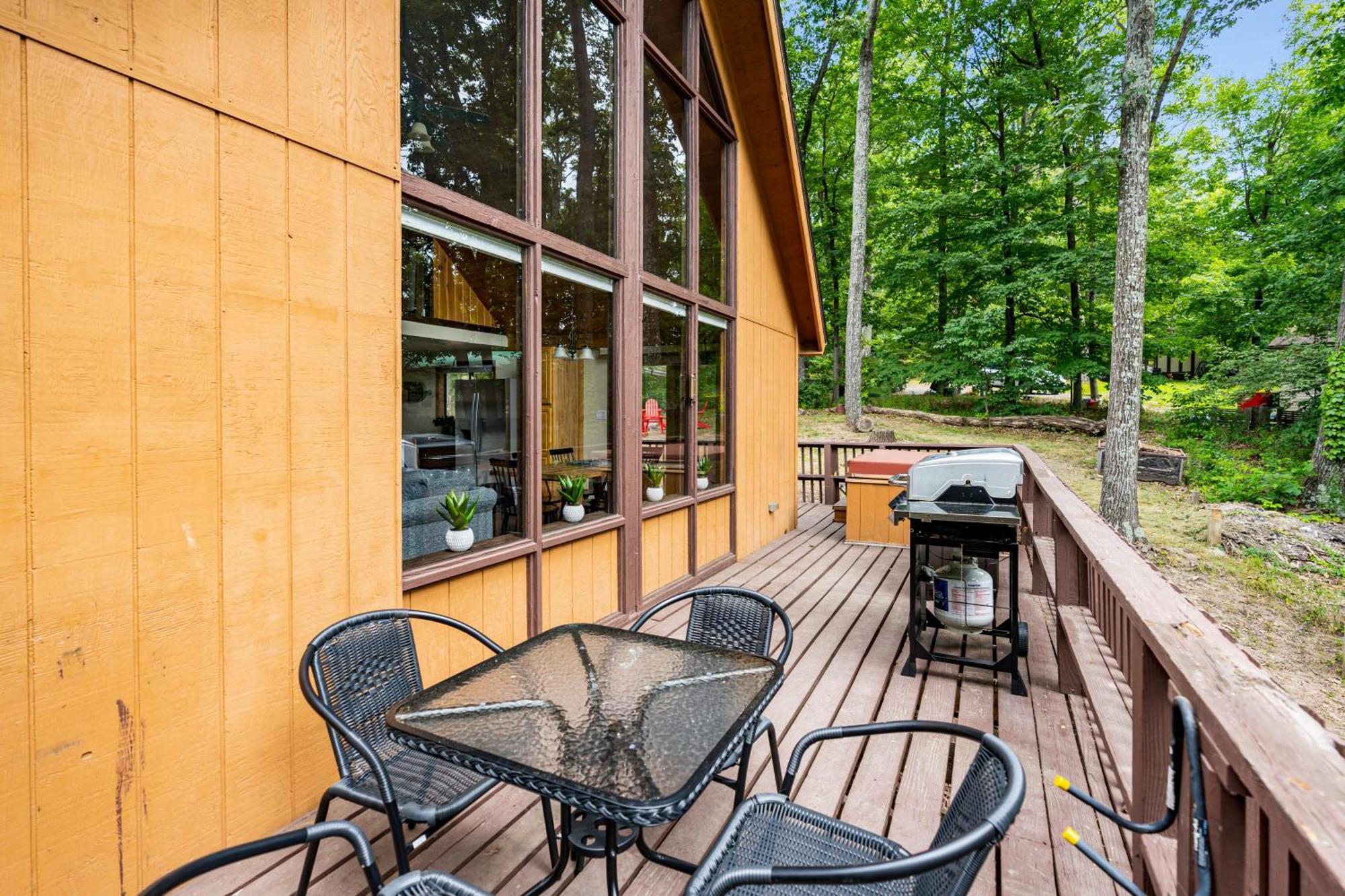 Quaint Loft Cabin W Hot Tub, Firepit, Deck & Grill Геджсвілл Екстер'єр фото