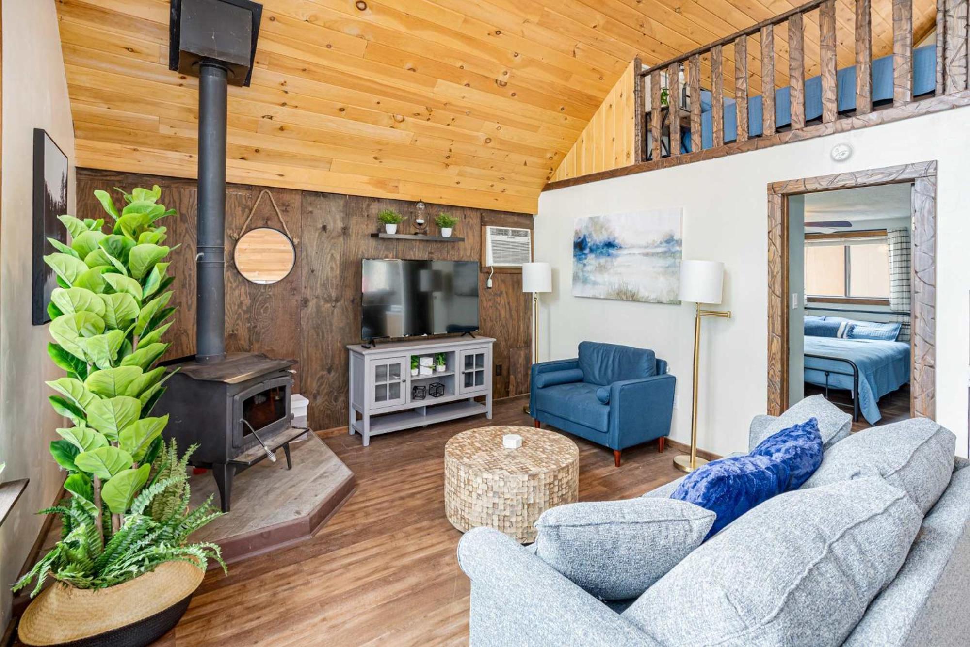 Quaint Loft Cabin W Hot Tub, Firepit, Deck & Grill Геджсвілл Екстер'єр фото